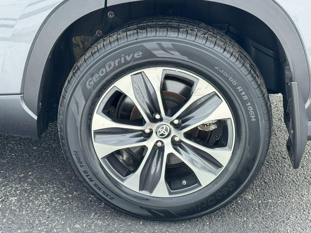 Used 2022 Toyota Highlander XLE image 8