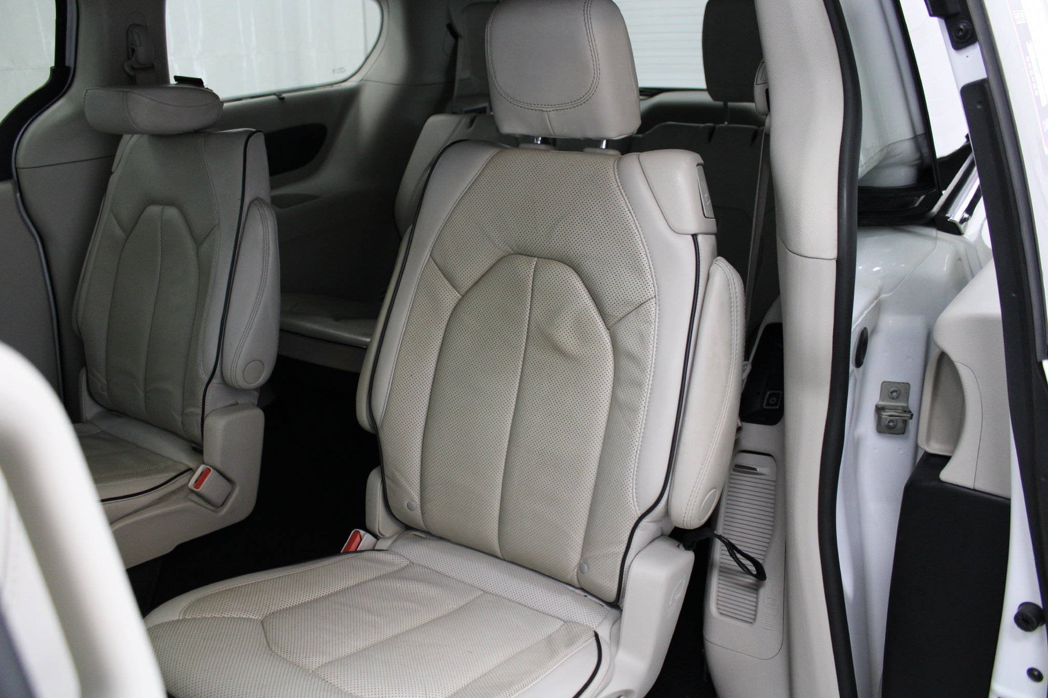 Used 2021 Chrysler Pacifica Limited w/ Premium & Safety Sphere Group AWD/4WD image 21