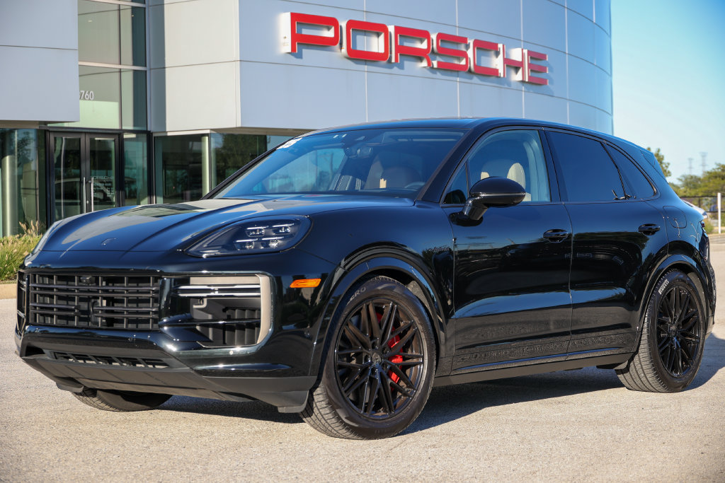 Certified 2025 Porsche Cayenne Turbo AWD/4WD image 1