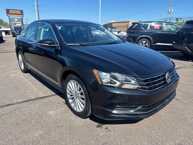 Used 2017 Volkswagen Passat 1.8T SE FWD image 3