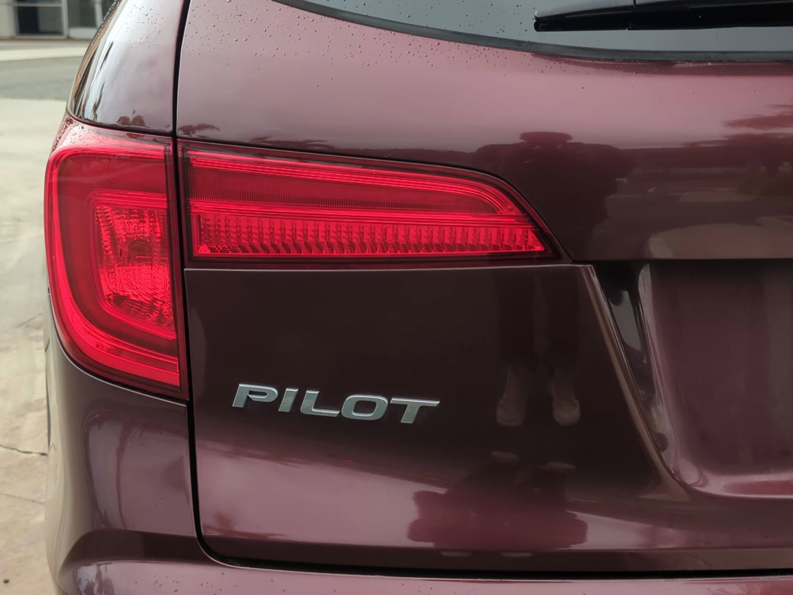 Used 2016 Honda Pilot Touring image 11