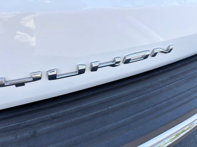 Used 2023 GMC Yukon SLT w/ SLT Premium Package AWD/4WD image 24
