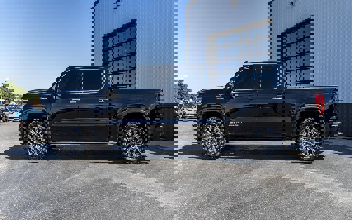 Used 2023 GMC Sierra 1500 Denali Ultimate image 3