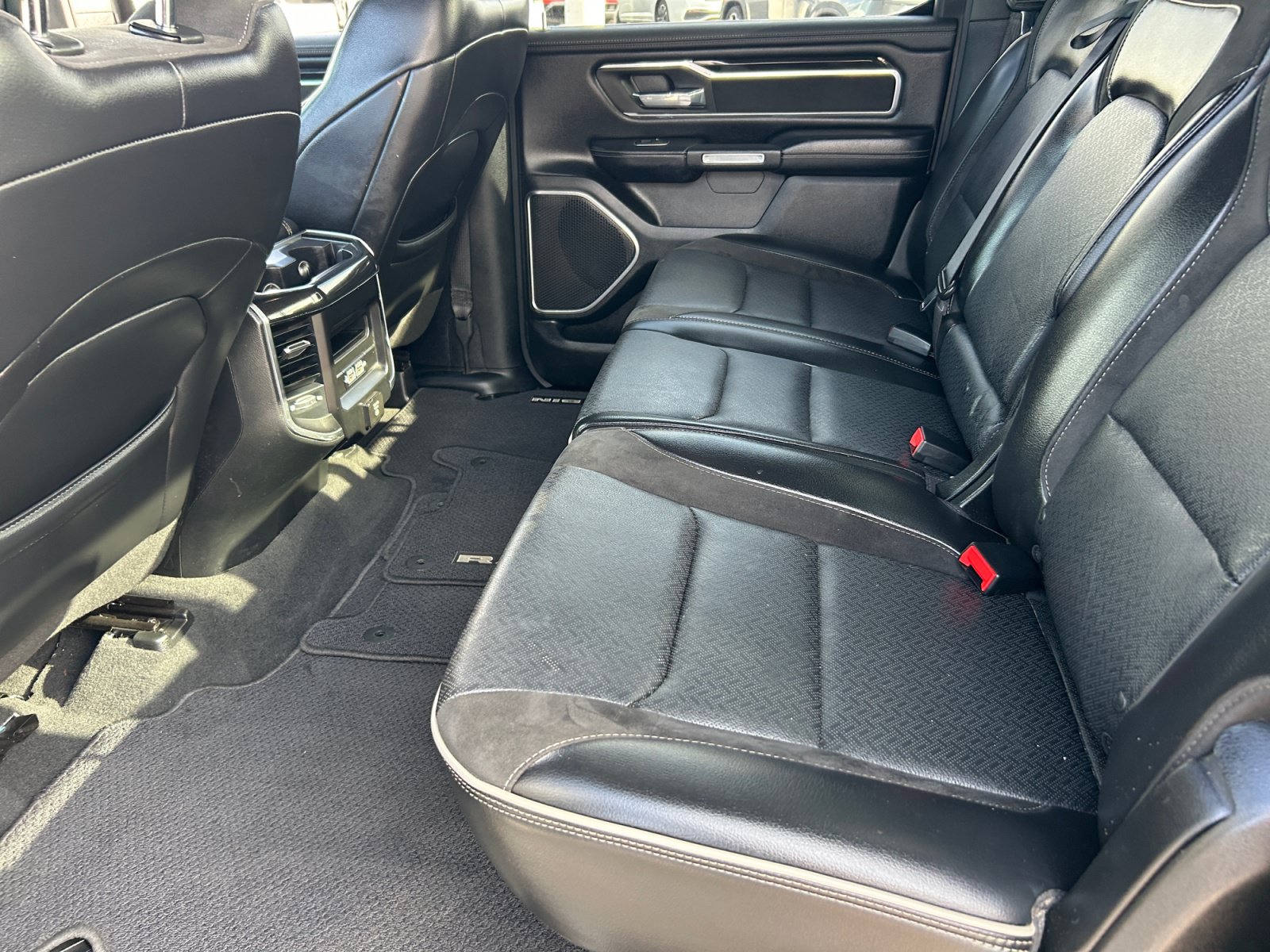 Used 2019 RAM 1500 Laramie w/ Sport Appearance Package AWD/4WD image 17