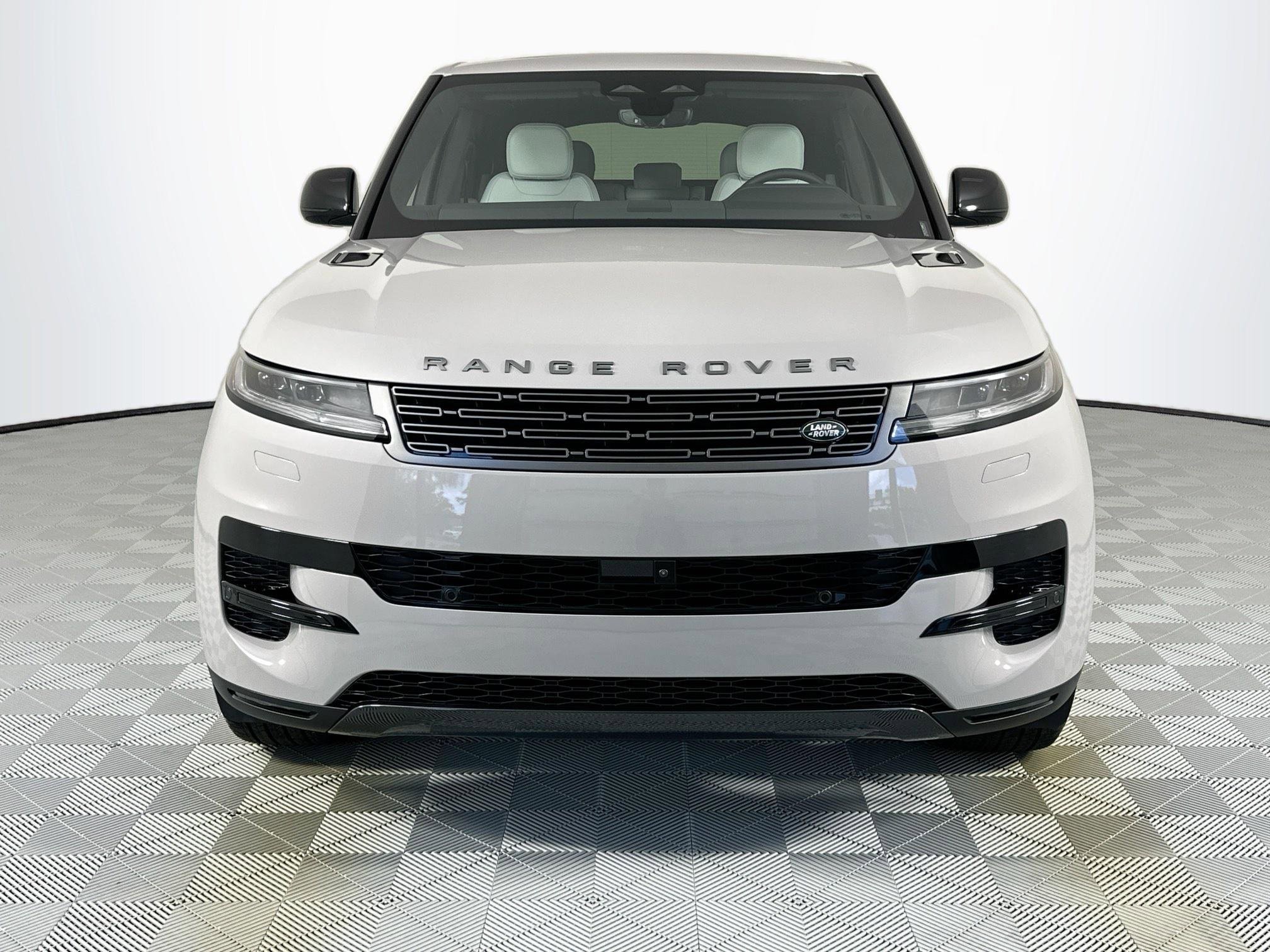 Used 2025 Land Rover Range Rover Sport image 2