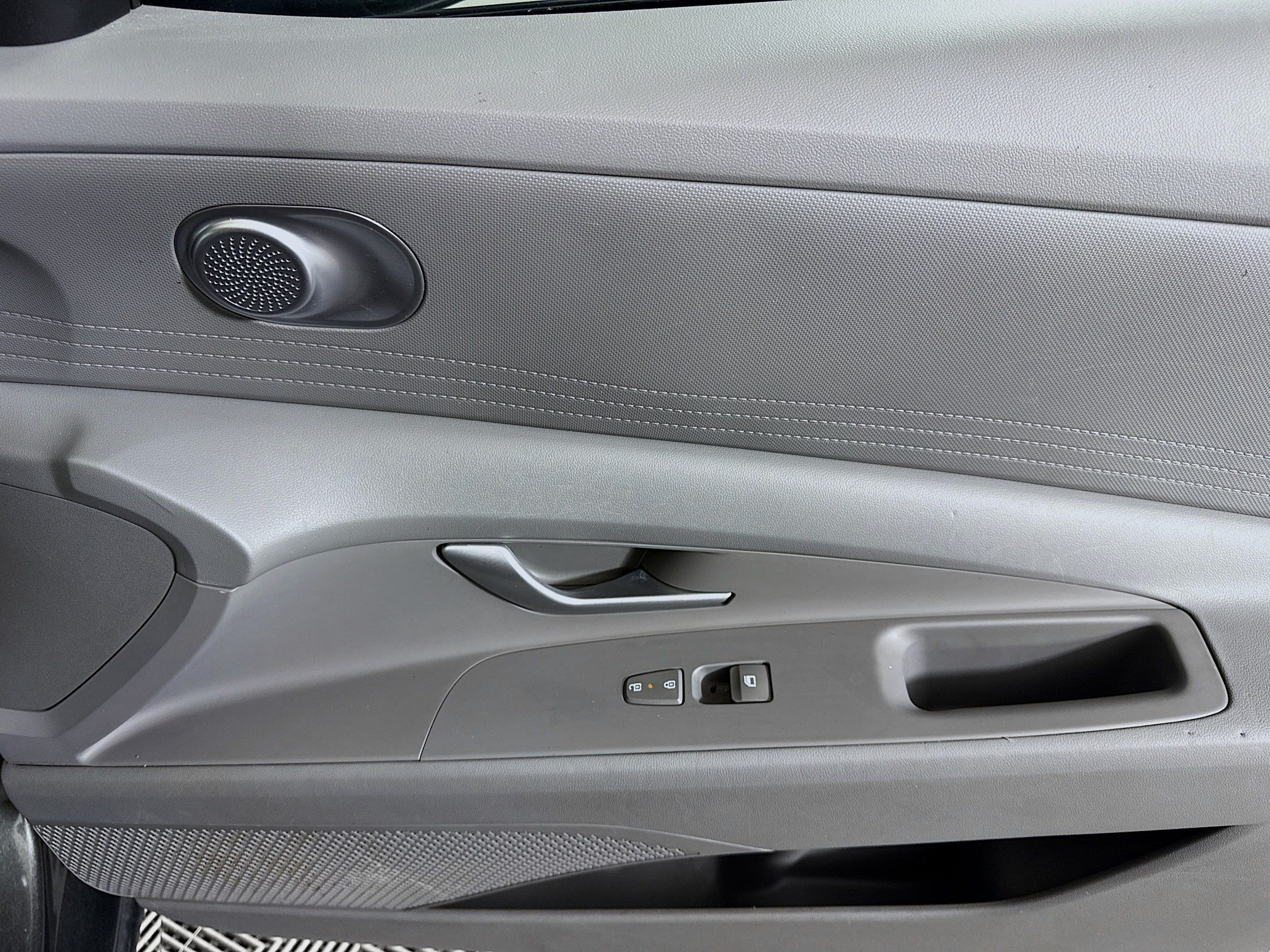 Used 2025 Hyundai Elantra SE FWD image 30