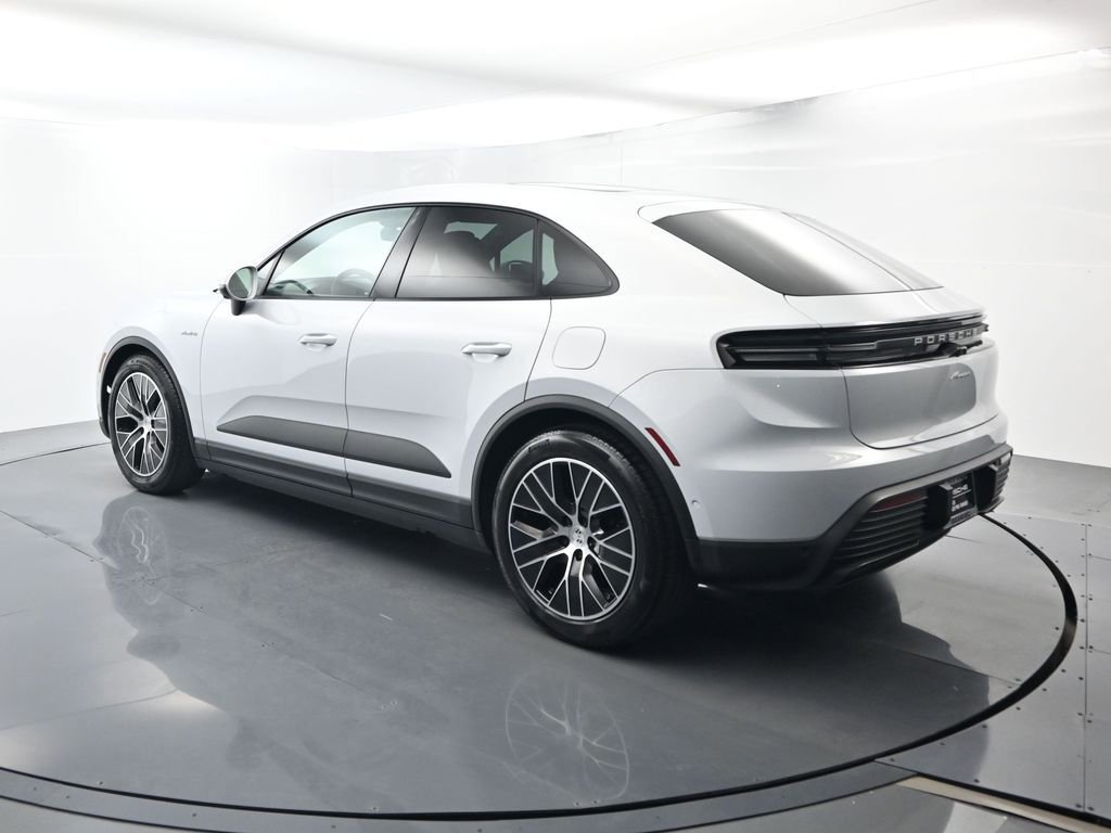 Certified 2025 Porsche Macan Electric image 3