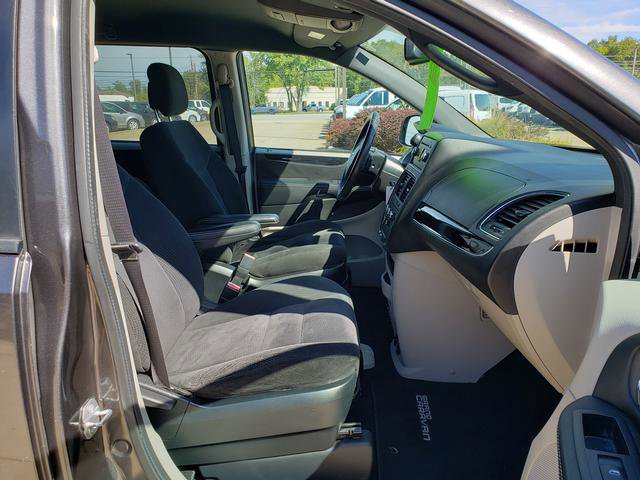 Used 2016 Dodge Grand Caravan SE image 16