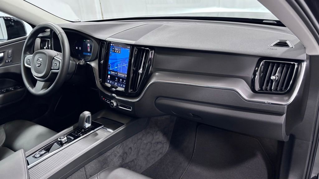 Certified 2025 Volvo XC60 B5 Core AWD/4WD image 17