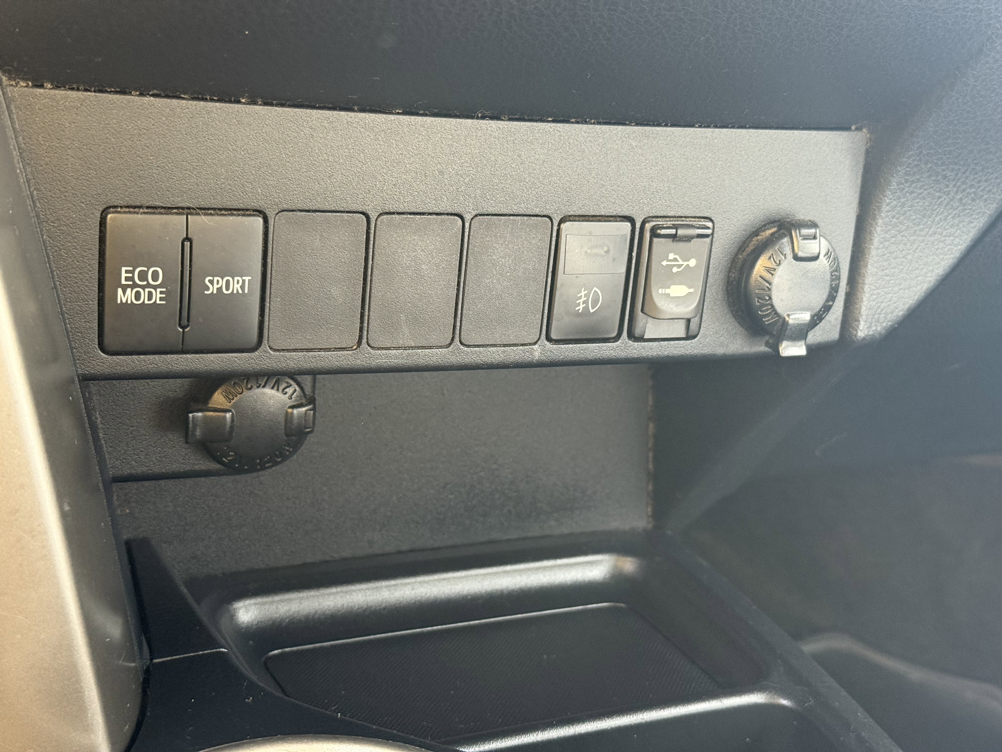 Used 2015 Toyota RAV4 LE image 13