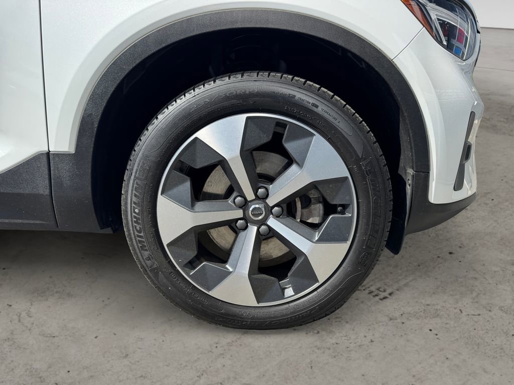 Certified 2023 Volvo XC40 B5 Plus w/ Climate Package AWD/4WD image 9