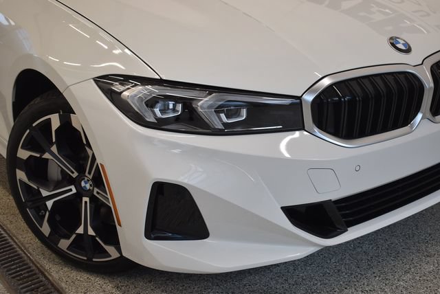 New 2026 BMW 330i xDrive Sedan w/ Convenience Package AWD/4WD image 31