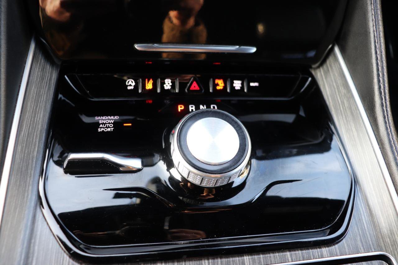 Used 2024 Jeep Wagoneer L Series II w/ Flexible Seating Group image 31