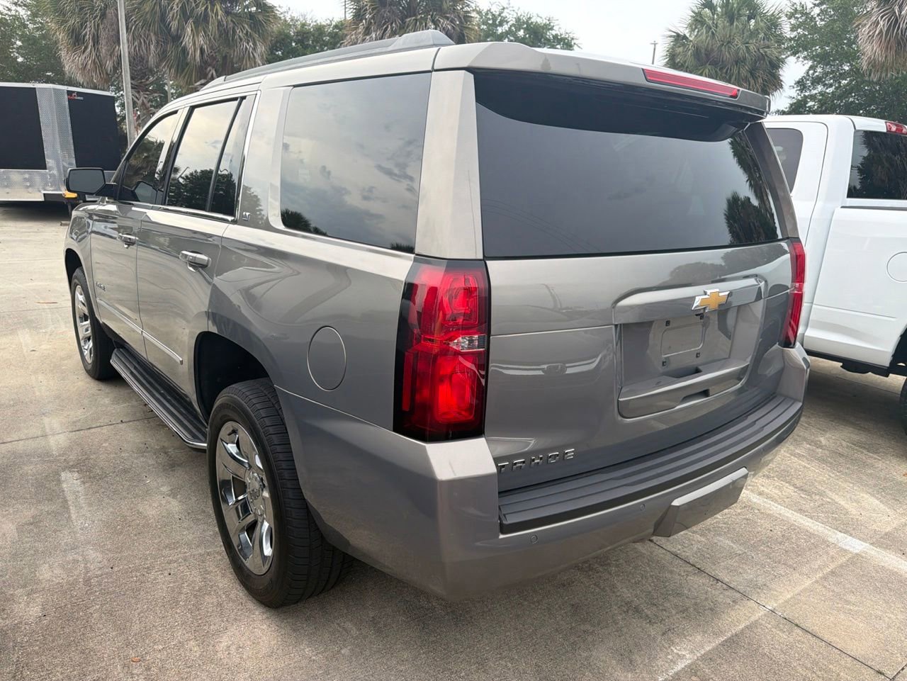 Used 2018 Chevrolet Tahoe LT w/ LT Signature Package RWD image 3
