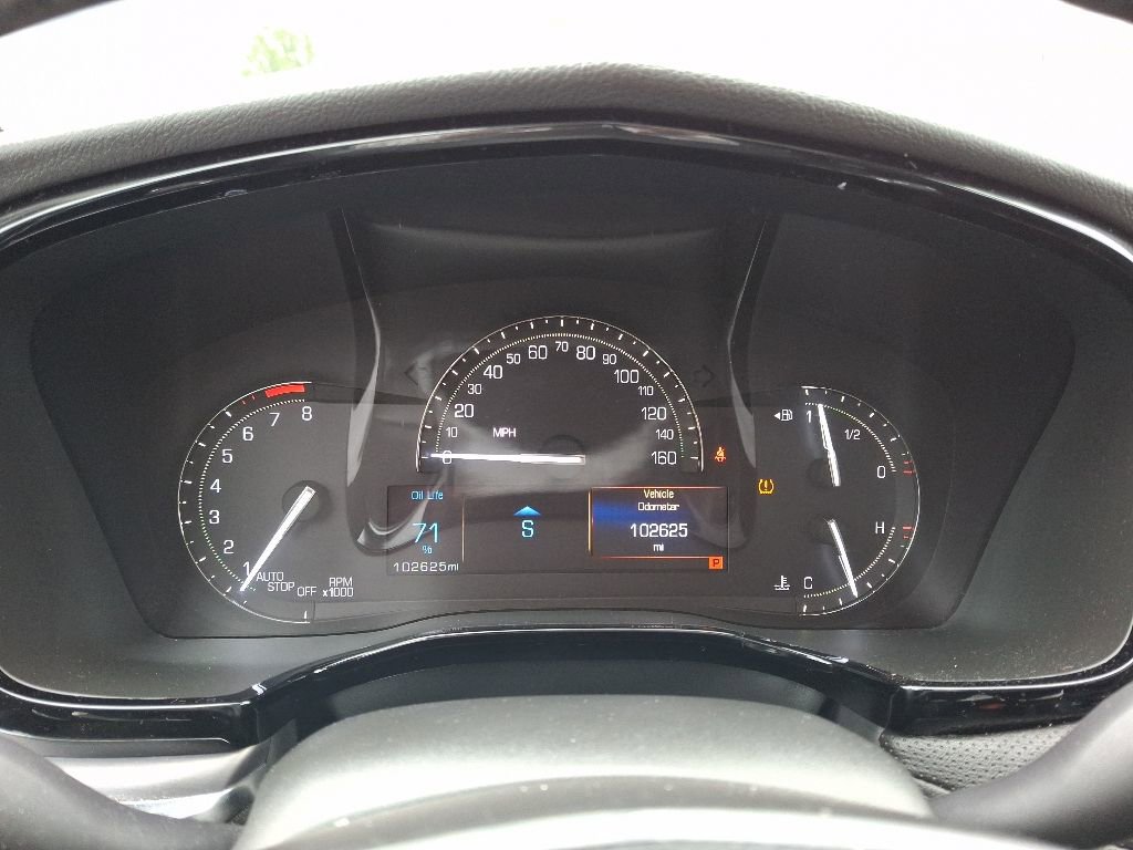 Used 2017 Cadillac XT5 Luxury w/ Driver Awareness Package FWD image 3