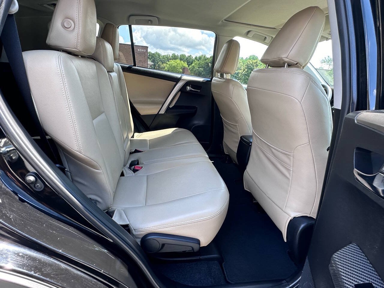Used 2015 Toyota RAV4 XLE FWD image 12