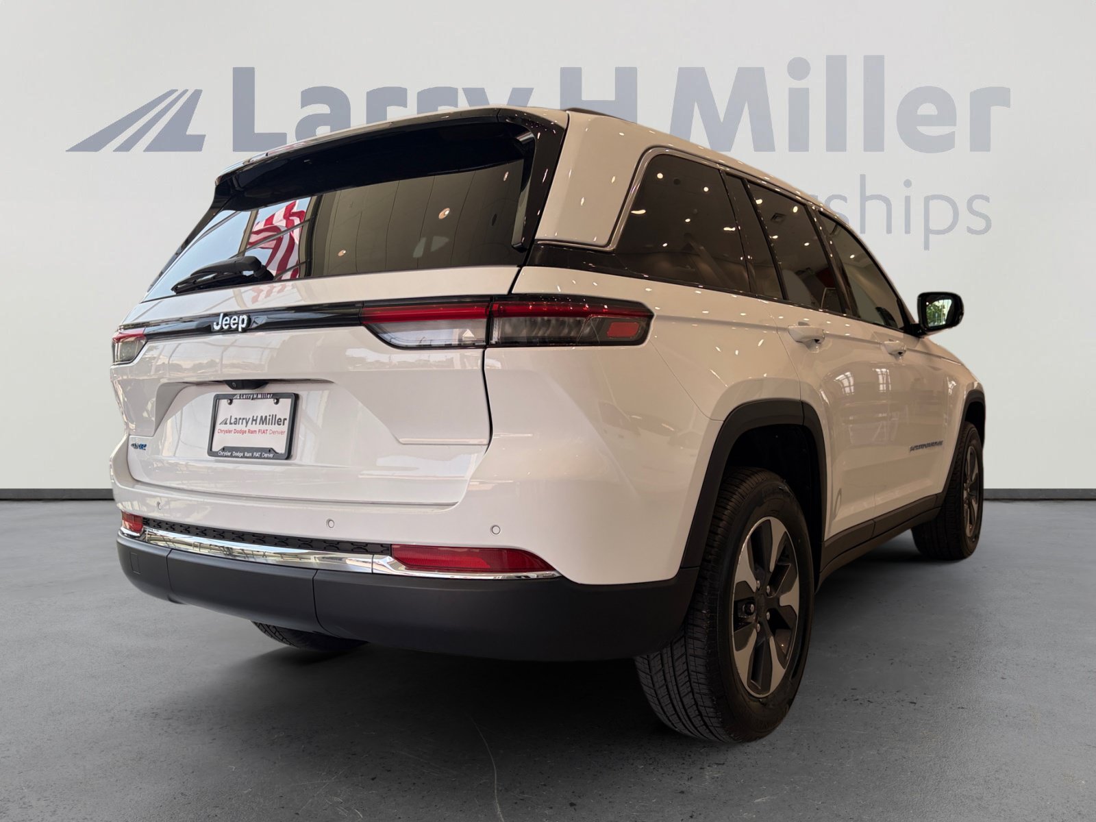 Used 2024 Jeep Grand Cherokee Limited 4xe AWD/4WD image 5