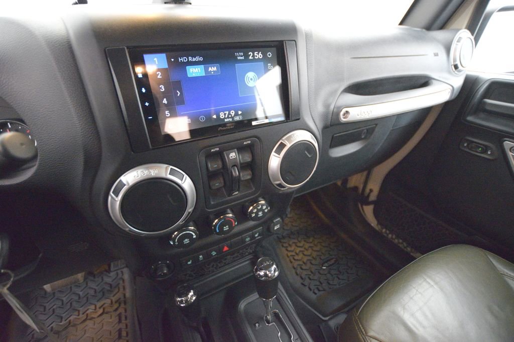 Used 2016 Jeep Wrangler Unlimited Sahara image 22