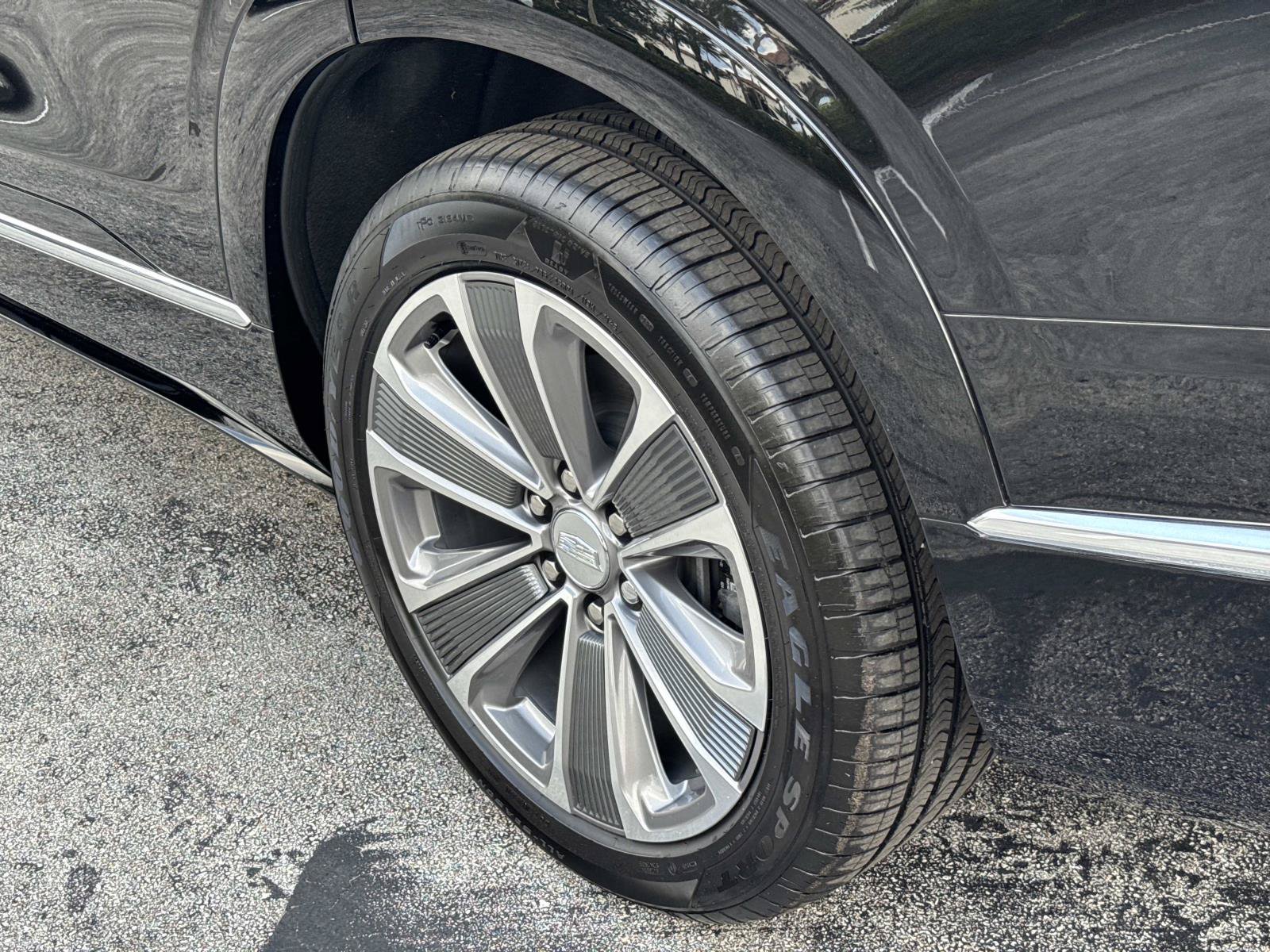 Certified 2026 Cadillac Vistiq Luxury AWD/4WD image 12
