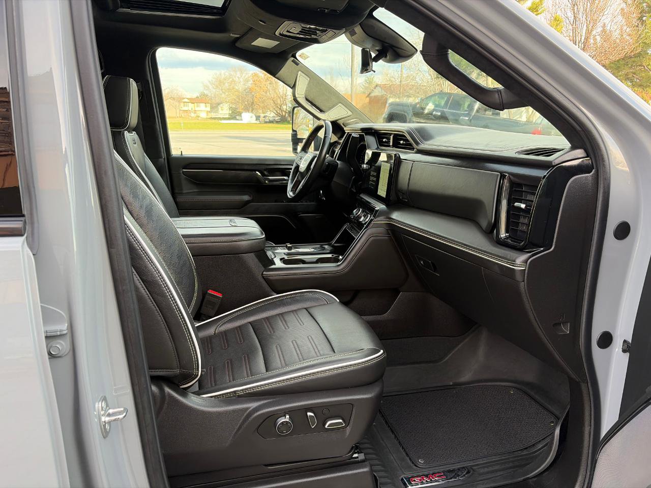 Used 2024 GMC Sierra 2500 AT4X image 7