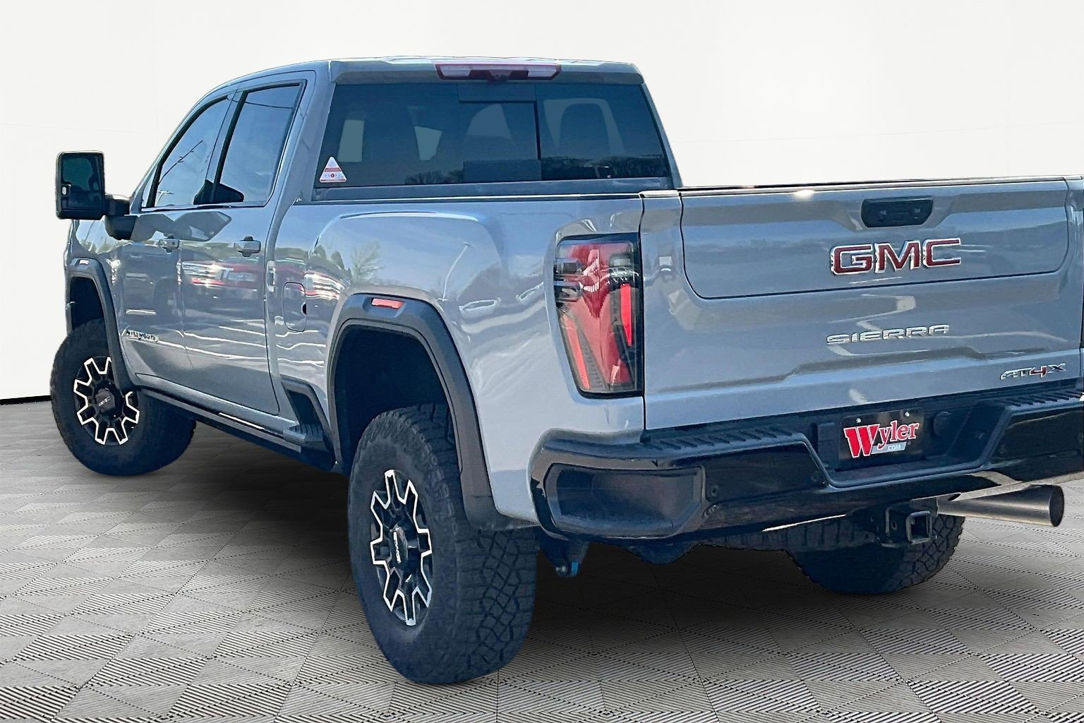 Used 2024 GMC Sierra 2500 AT4X image 4