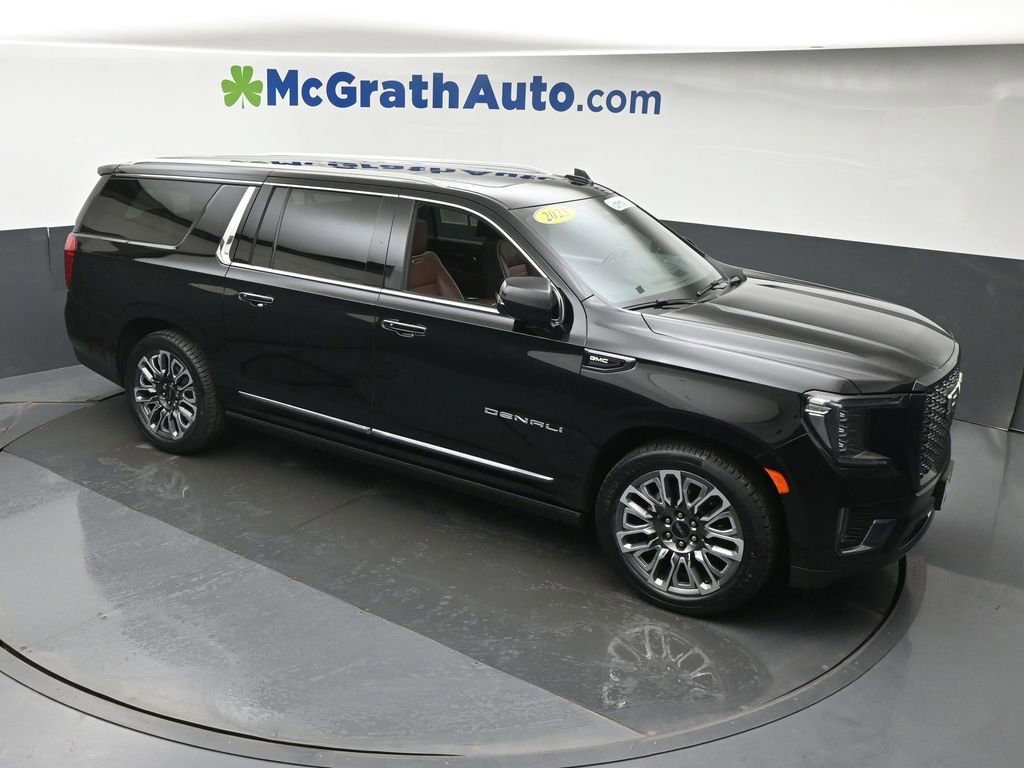 Used 2023 GMC Yukon XL Denali Ultimate w/ LPO, Floor Liner Package AWD/4WD image 3