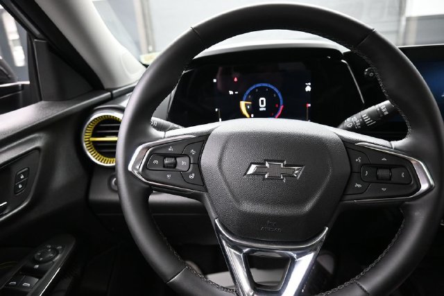 Used 2024 Chevrolet Trax ACTIV w/ Sunroof Package FWD image 8