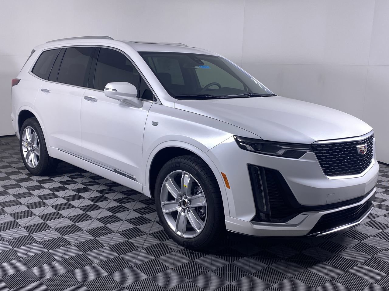 New 2025 Cadillac XT6 Luxury w/ LPO, Red Accent Package image 42