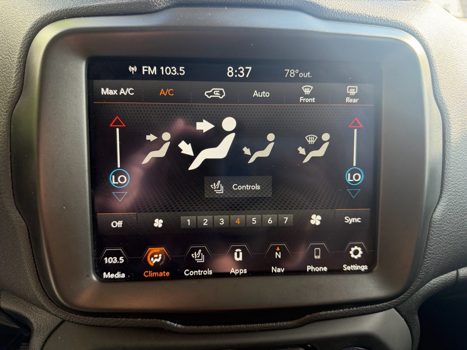Used 2023 Jeep Renegade Latitude w/ Sun/Sound Group AWD/4WD image 39