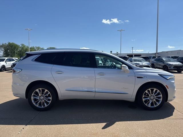 Used 2024 Buick Enclave Avenir w/ Avenir Technology Package AWD/4WD image 2