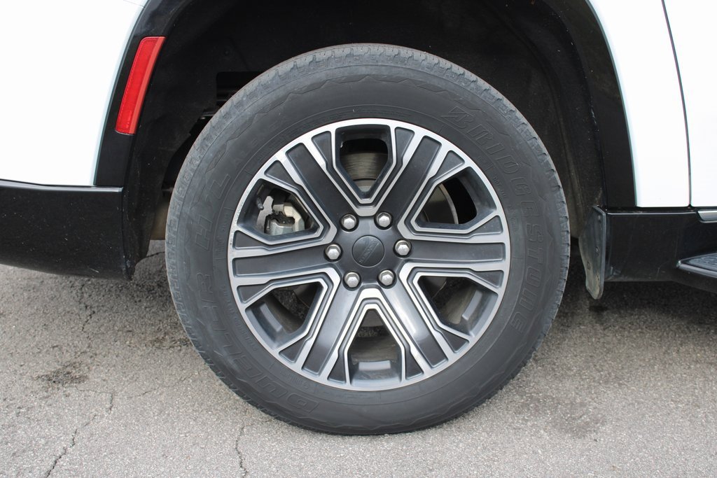 Used 2024 Jeep Wagoneer L Series II w/ Flexible Seating Group image 39