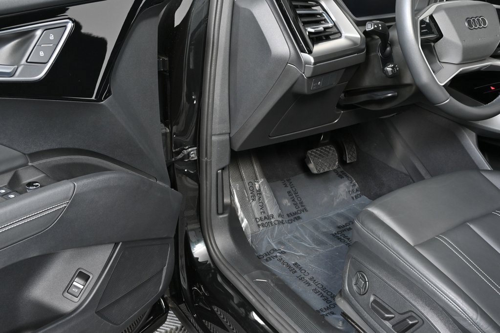 Used 2024 Audi Q4 e-tron Premium image 7