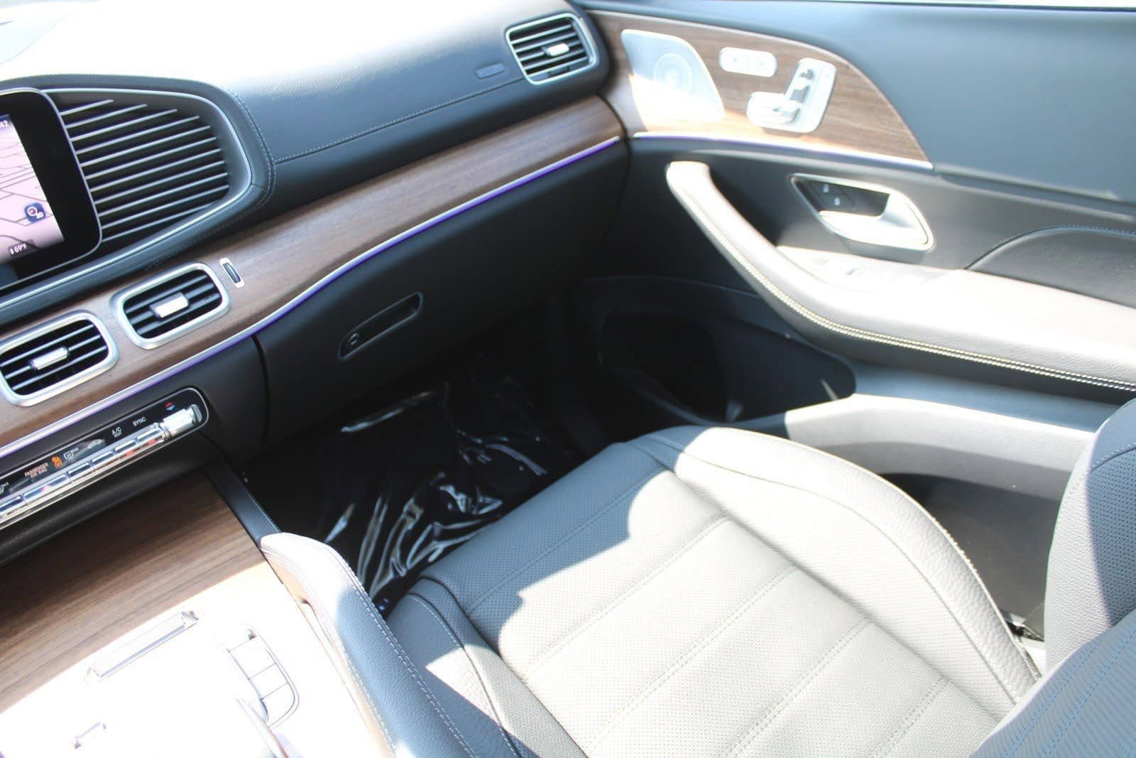 Used 2025 Mercedes-Benz GLS 450 4MATIC image 9