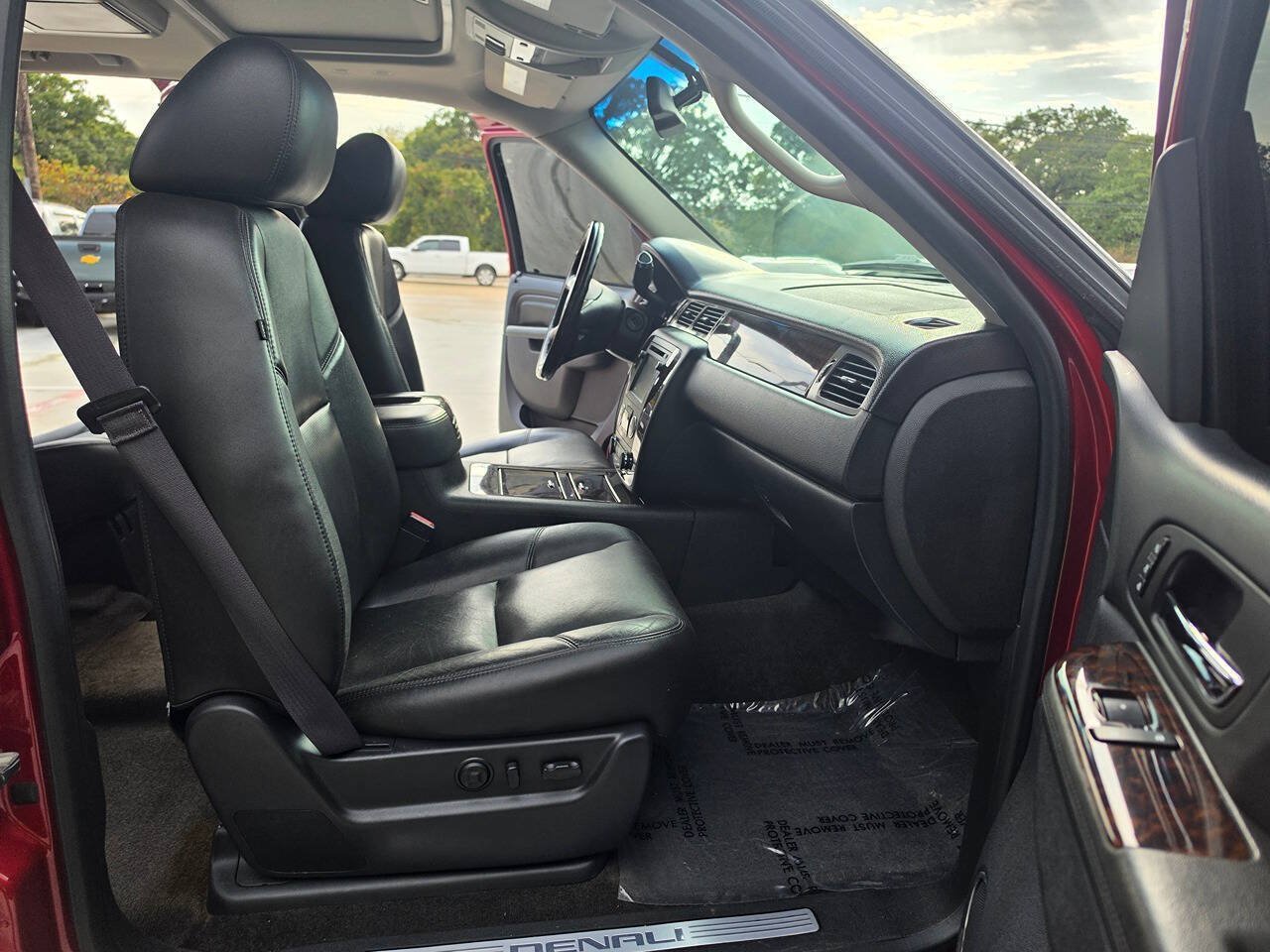 Used 2014 GMC Yukon Denali RWD image 25