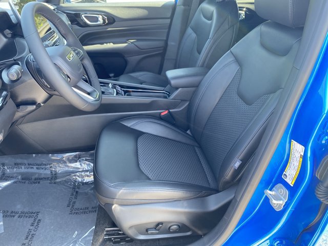 New 2025 Jeep Compass Latitude w/ Sun & Sound Group AWD/4WD image 9