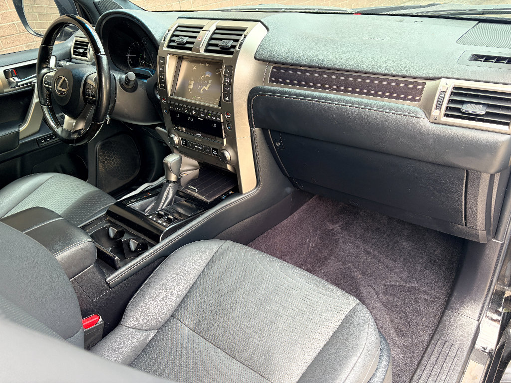 Used 2021 Lexus GX 460 Premium w/ Accessory Package AWD/4WD image 25