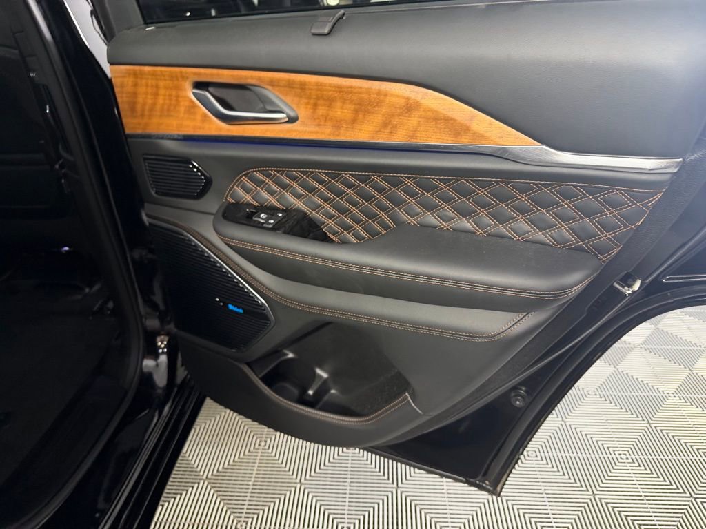 Used 2023 Jeep Grand Cherokee Summit image 36