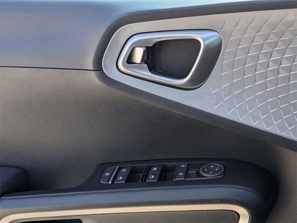 Used 2023 Kia Soul LX w/ Option Group 015 image 14