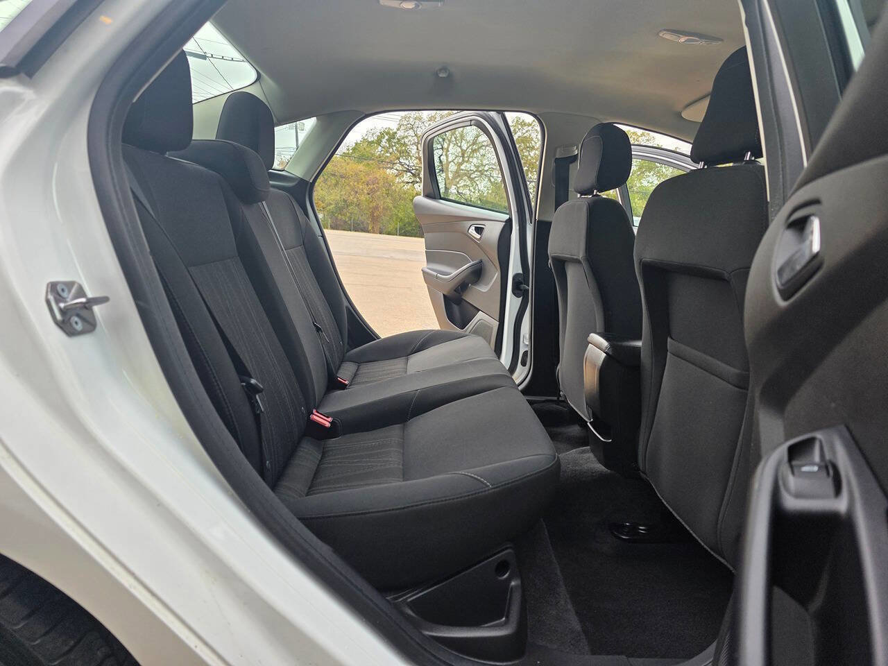 Used 2018 Ford Focus SE image 24