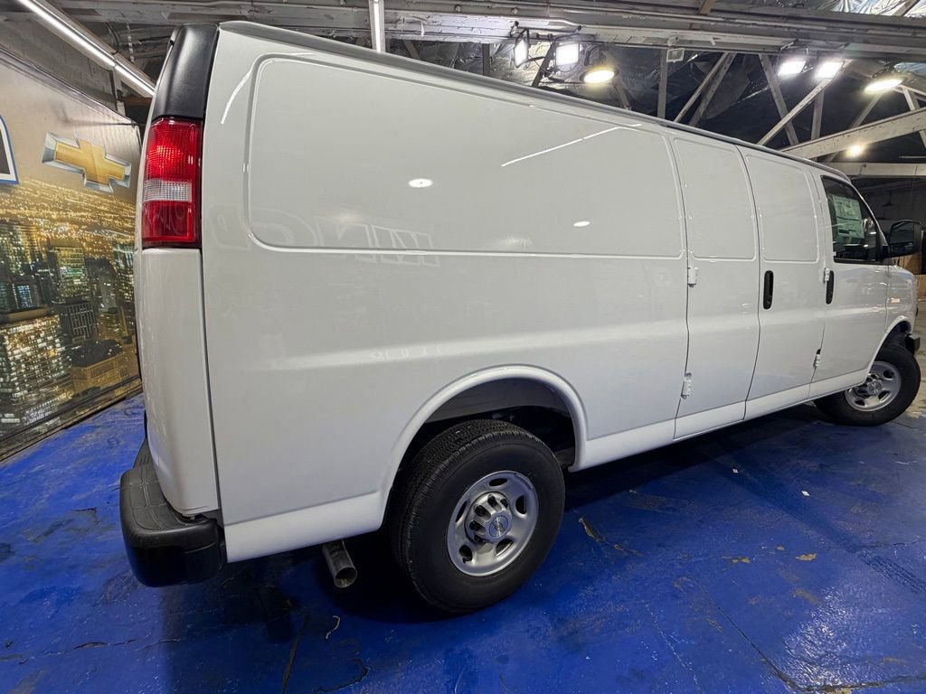New 2026 Chevrolet Express 2500 Extended image 7