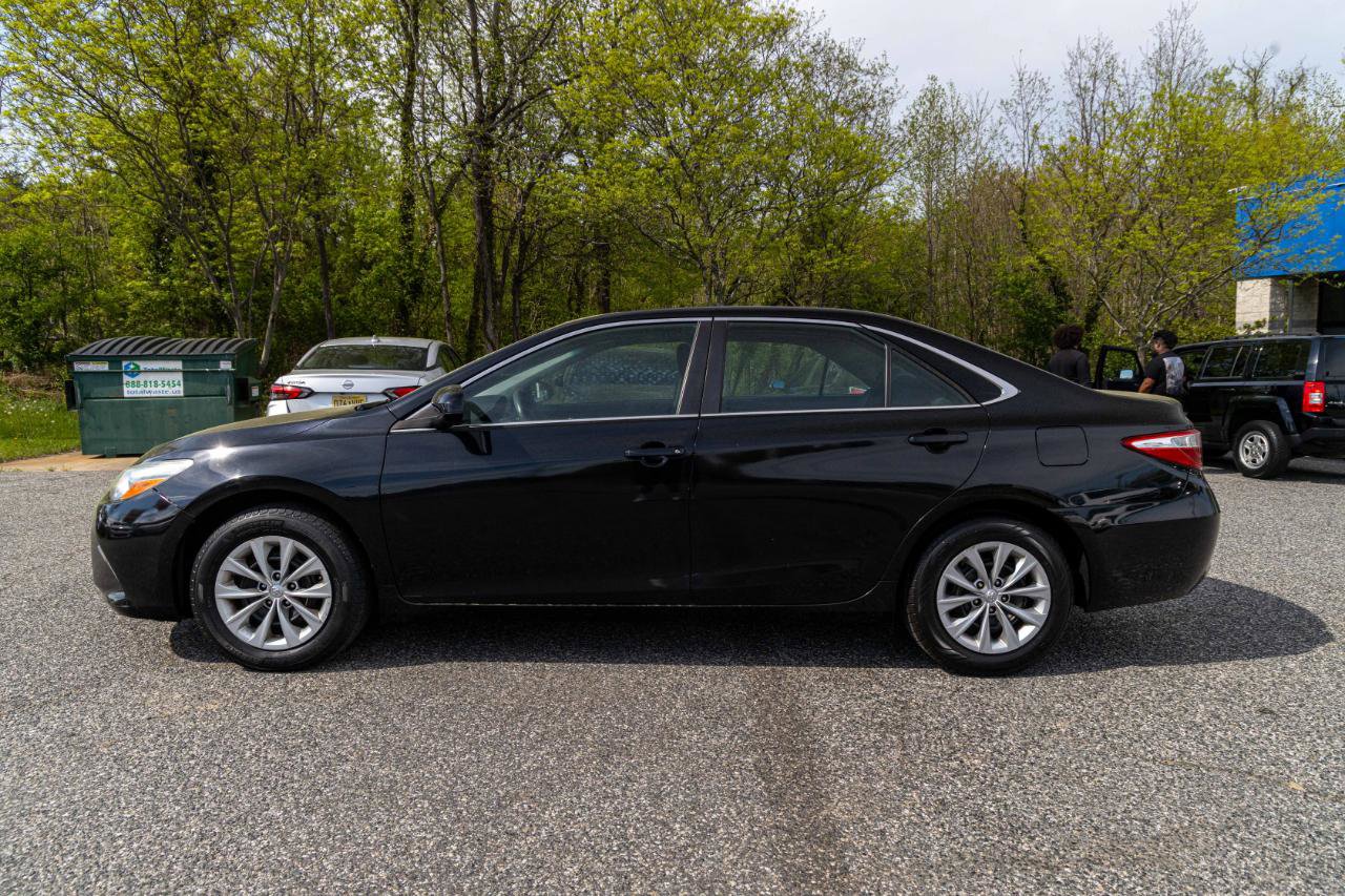 Used 2017 Toyota Camry LE FWD image 3