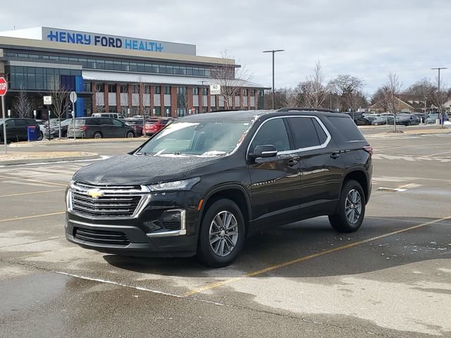 Used 2022 Chevrolet Traverse LT image 2