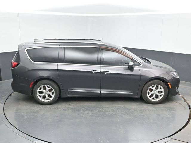 Used 2017 Chrysler Pacifica Touring-L Plus w/ Tire & Wheel Group FWD image 42