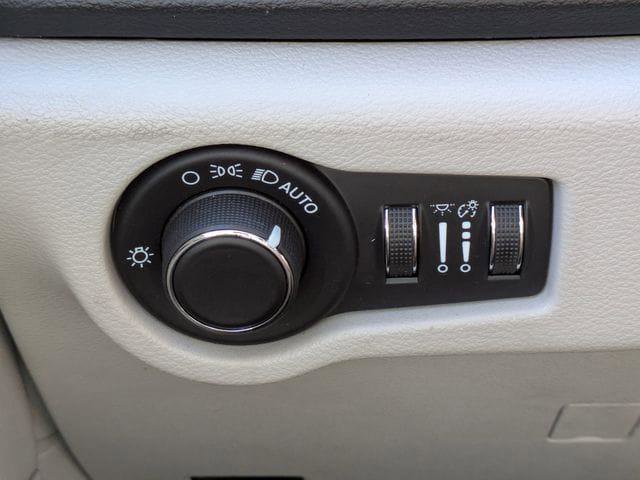 Certified 2021 Chrysler Voyager Lxi FWD image 26