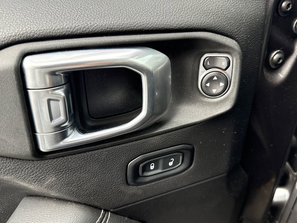 Used 2023 Jeep Wrangler Unlimited Sahara image 6