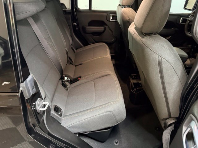 Certified 2025 Jeep Gladiator Sport AWD/4WD image 39