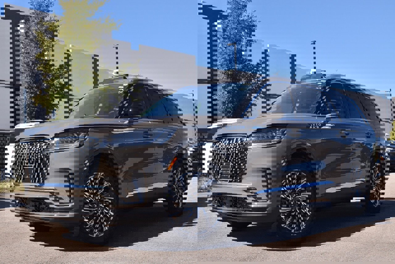 New 2026 Lincoln Aviator 2WD