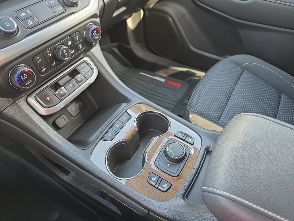 Certified 2023 GMC Acadia SLE w/ Driver Convenience Package FWD image 26