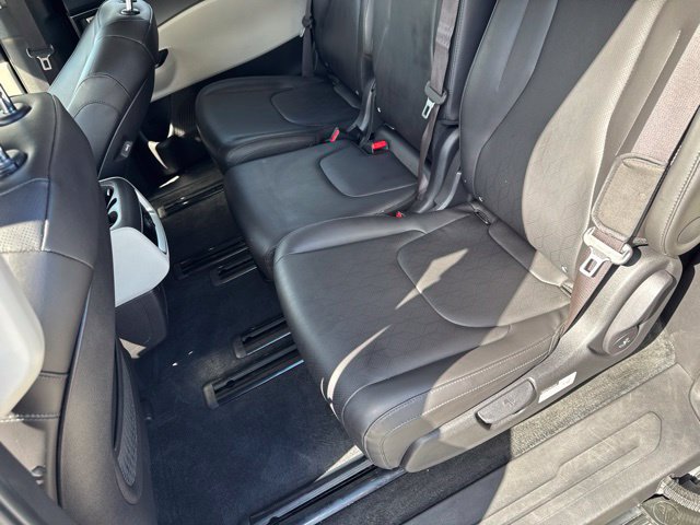 Used 2022 Kia Carnival LX FWD image 23