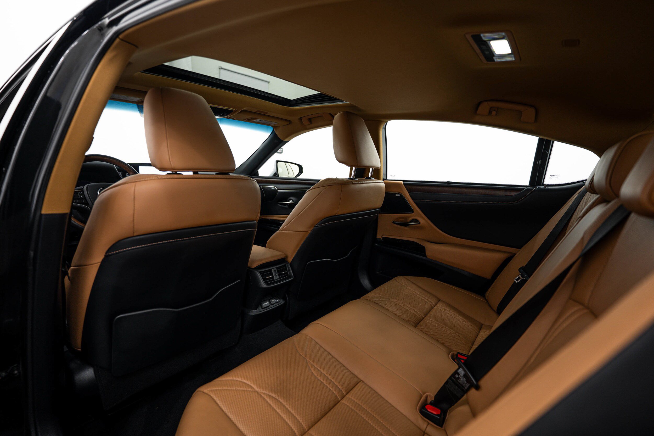 Used 2023 Lexus ES 300h Ultra Luxury w/ Accessory Package (Z2) FWD image 20